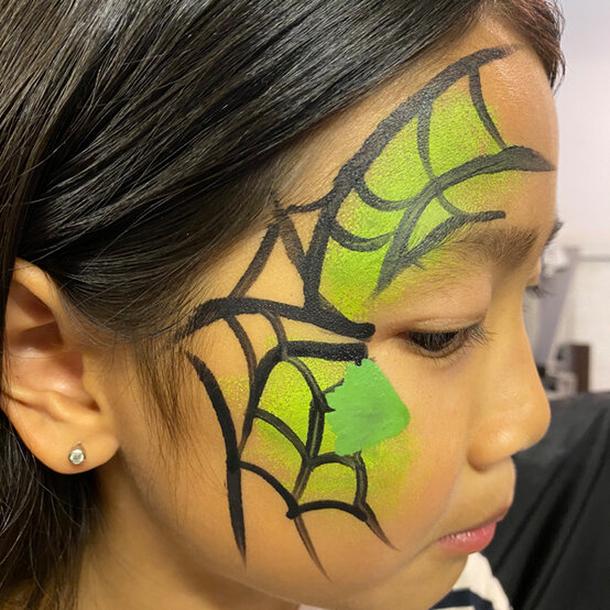 idea_halloween-face-paint-ideas_step2b.jpg?sw=554&q=85