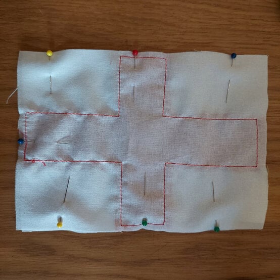 idea_England-Flag-Bunting_Step5.jpg?sw=554&q=85