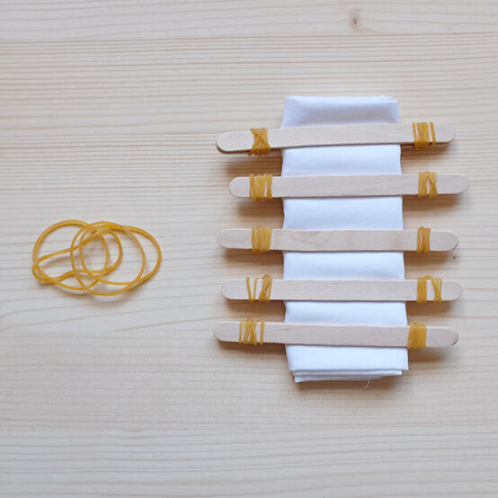 shibori-tie-dye-step6.jpg?sw=554&q=85