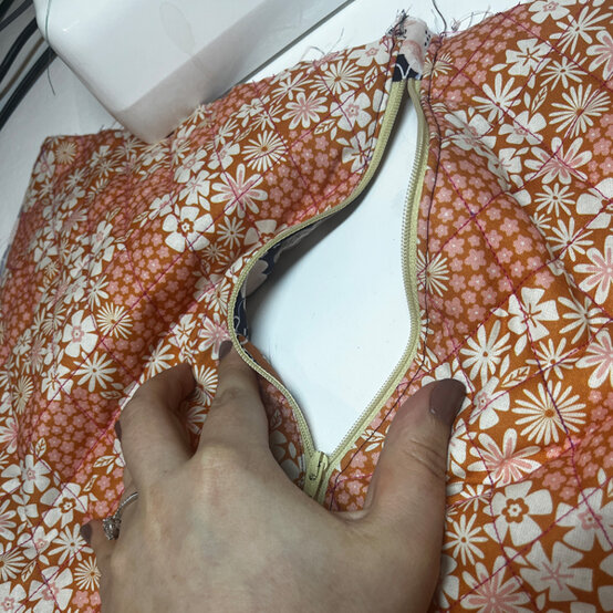 idea%5Fhow%2Dto%2Dsew%2Da%2Dquilted%2Dlaptop%2Dbag%5Fstep10a.jpg?sw=554&q=85