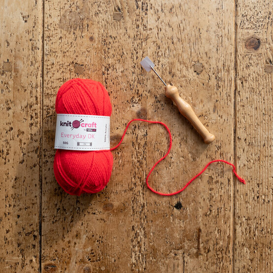 punch-needle-coasters_preparing-your-punch-needle_step-5_1.jpg?sw=554&q=85