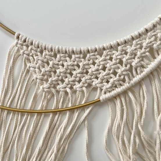 Idea_how-to-make-a-christmas-macrame-wreath_step9b.jpg?sw=554&q=85