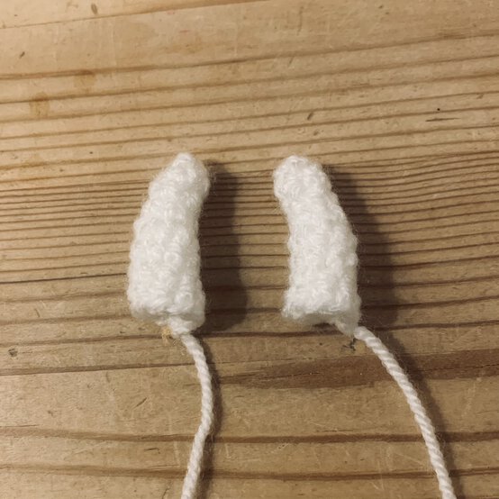 how-to-crochet-a-highland-cow_horns.jpg?sw=554&q=85