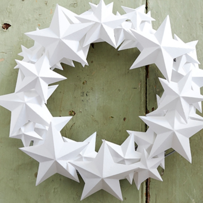 how-to-make-a-paper-star-wreathhero.png?sw=680&q=85