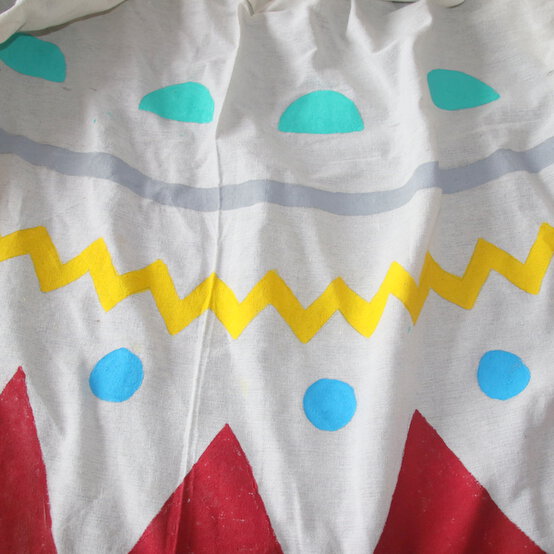 kids-teepee-painted-pom-pom-step-5.jpg?sw=554&q=85