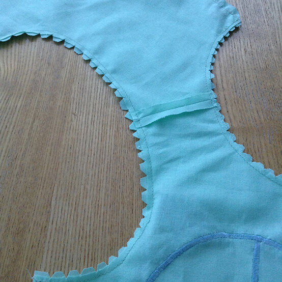 simplicity-pattern-cat-dress-bag-step6.jpg?sw=554&q=85