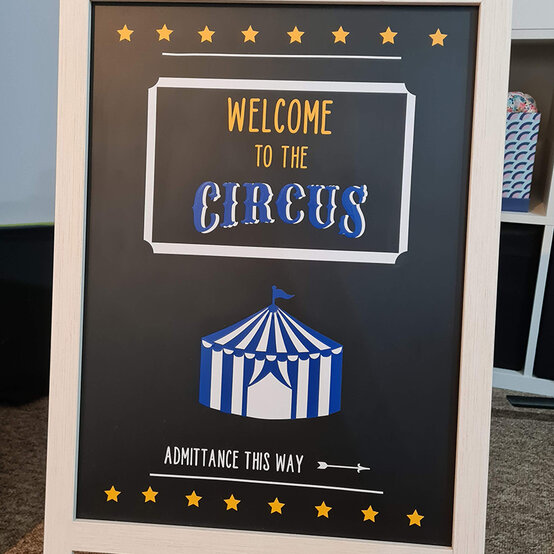 cricut_how-to-make-an-adhesive-vinyl-sign_step10.jpg?sw=554&q=85