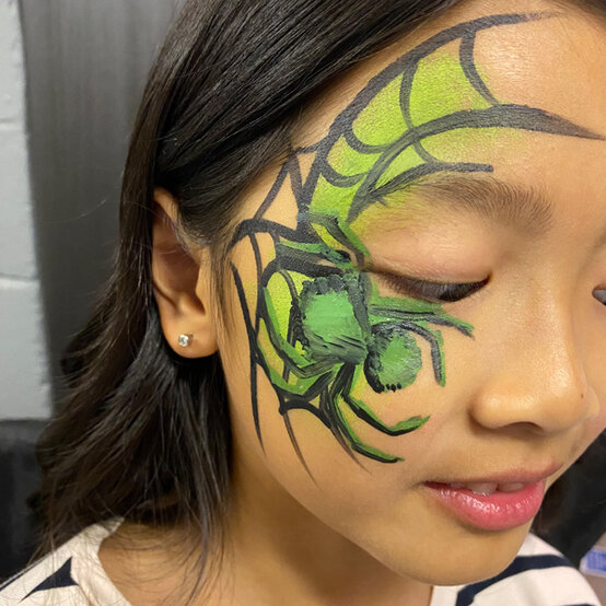 idea_halloween-face-paint-ideas_step3a.jpg?sw=554&q=85