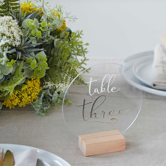 idea_cricut-wedding-projects-for-beginners_acrylic.jpg?sw=554&q=85