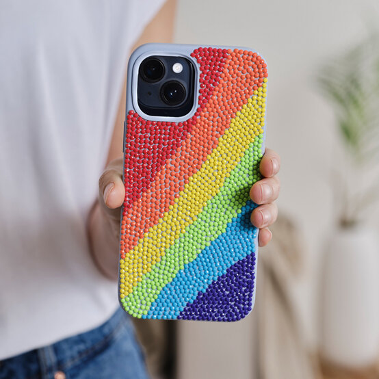 idea_customise-a-phone-case-with-diamond-dotz_step10.jpg?sw=554&q=85