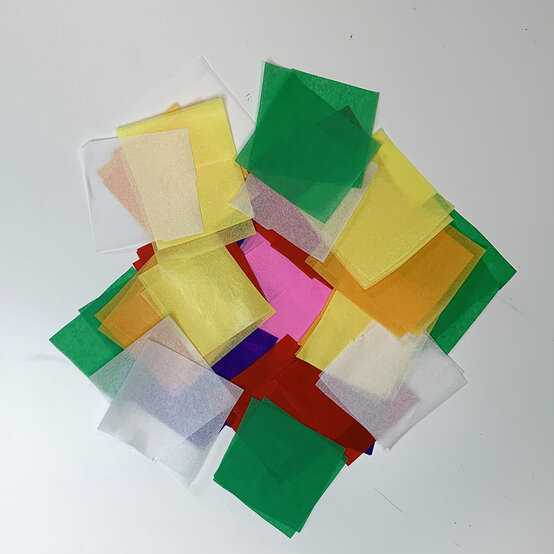 wreath_card_tissue_paper_step_4.jpg?sw=554&q=85