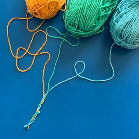 Pom-PomBunting_Step1.jpg?sw=554&q=85