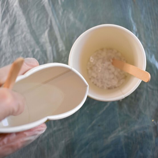 resin-cutting-board-step-3.jpg?sw=554&q=85