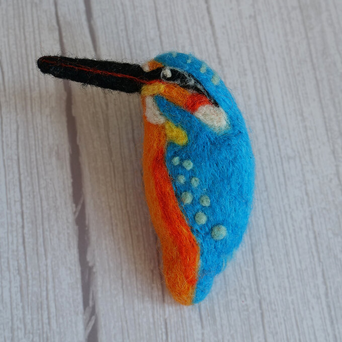 artisan-gisela-narten-felt-kingfisher-brooch.jpg?sw=680&q=85