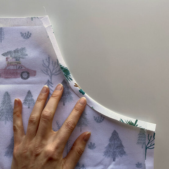 how-to-sew-an-apron_step18.jpg?sw=554&q=85