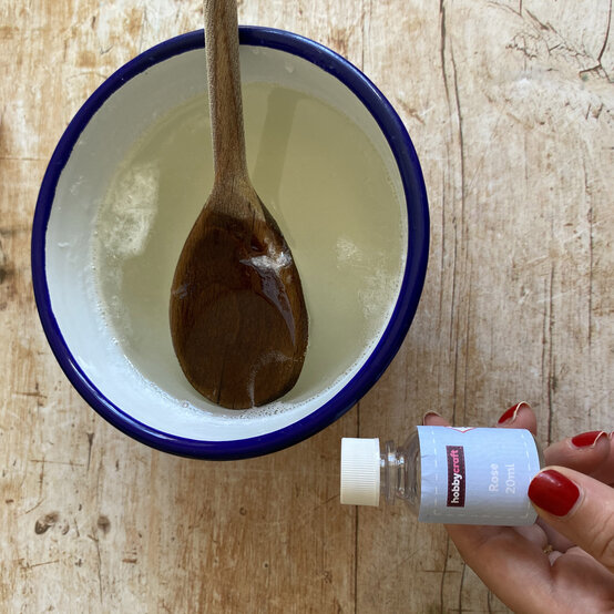 floral-botanical-soap_step2.jpg?sw=554&q=85