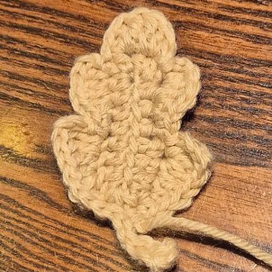 ideas%5Fhow%2Dto%2Dcrochet%2Dan%2Dautumn%2Ddoor%2Dcurtain%5Foak%2Dleaf.jpg?sw=554&q=85