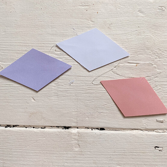 balloon-lantern-tail-step3.jpg?sw=554&q=85