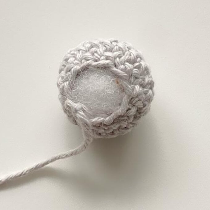 idea_how-to-crochet-amigurumi-mrs-claus_hair2.jpg?sw=680&q=85