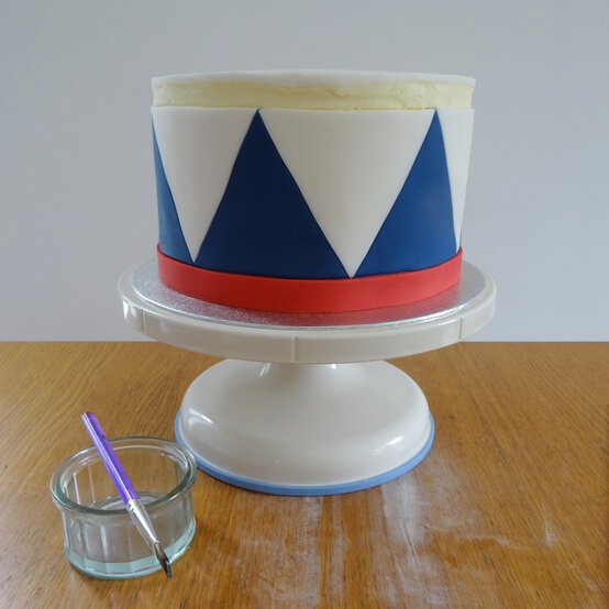 nutcracker-cake_step14.jpg?sw=554&q=85