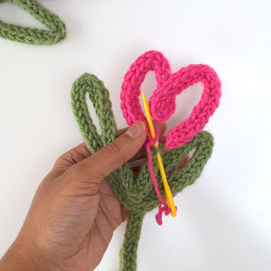 How%2Dto%2DMake%2DFrench%2DKnitted%2DFlowers%2D20.JPG?sw=554&q=85