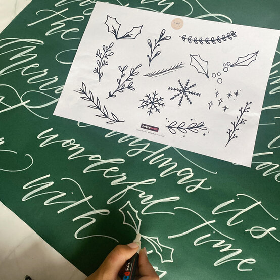 idea_christmas-drawn-giftwrap_step5a.jpg?sw=554&q=85