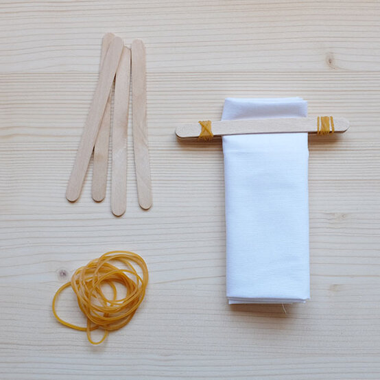 shibori-tie-dye-step5.jpg?sw=554&q=85