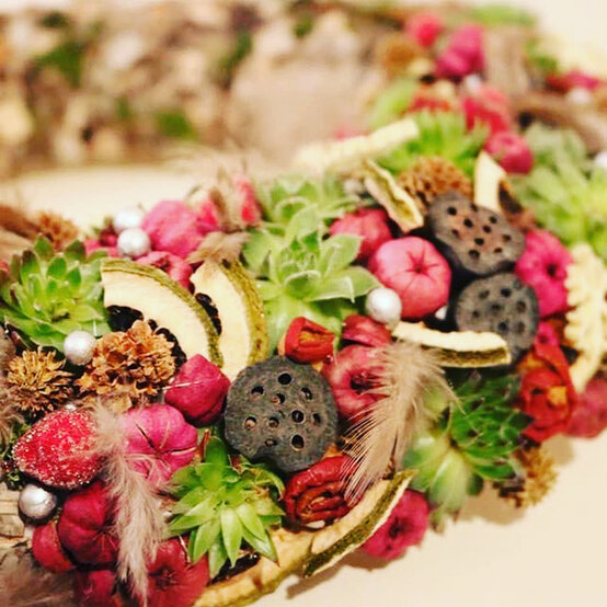 artisan-paula-van-santen-pink-green-wreath.jpg?sw=554&q=85