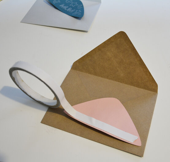 cricut_how_to_make_foiled_envelope_liners_step15.jpg?sw=554&q=85