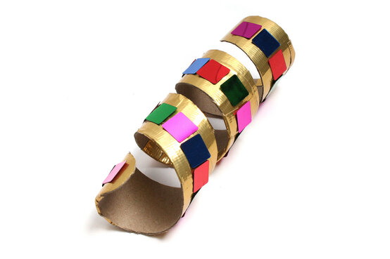 bracelet-2-r100.jpg?sw=554&q=85