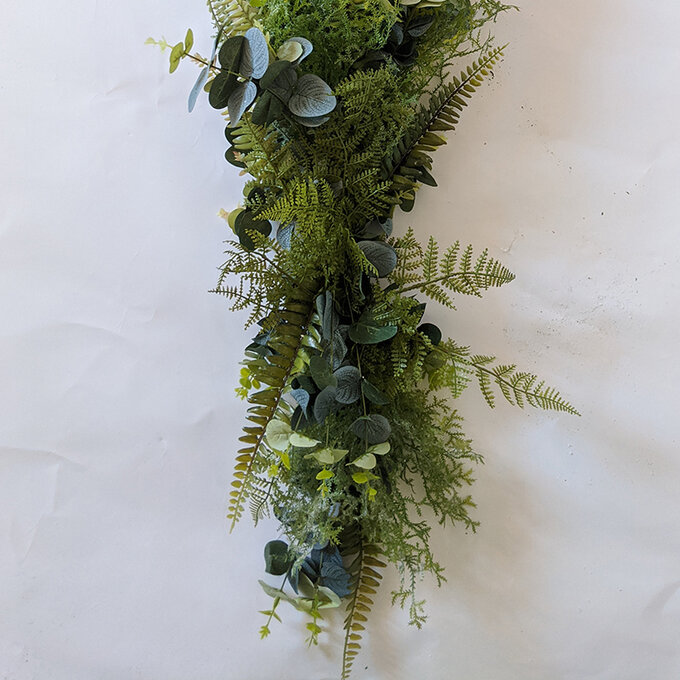 how-to-make-a-garland-for-your-wedding-_step10_3.jpg?sw=680&q=85