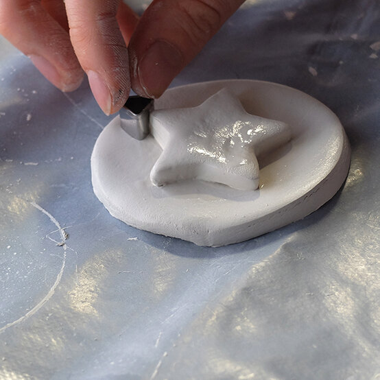 clay-tree-decoration-step5.jpg?sw=554&q=85