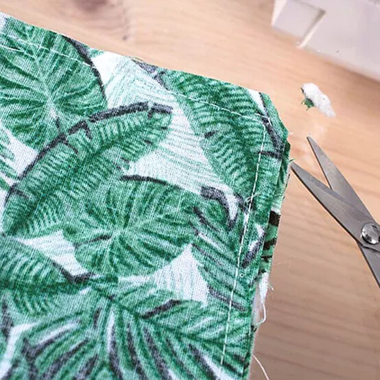 makeup-brushroll-step11.jpg?sw=554&q=85