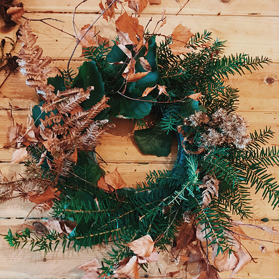 fresh-foraged-autumnal-wreath-2b.jpg?sw=554&q=85