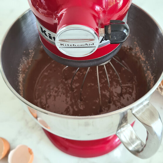 idea%5Fchristmas%2Dcabin%2Dlog%2Dcake%5Fstep%2D31.jpg?sw=554&q=85