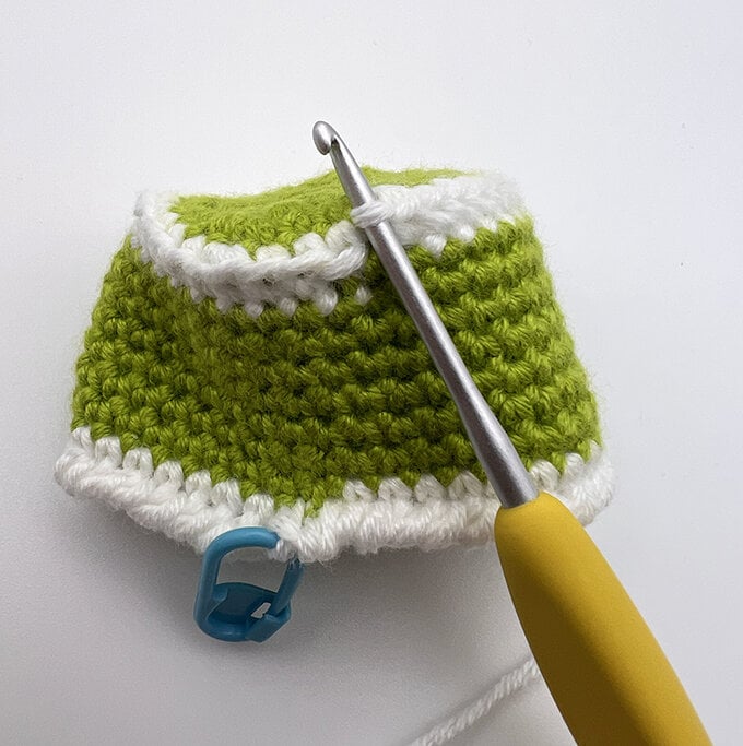How-to-Crochet-an-Amigurumi-David-Attenborough_Cake2.jpg?sw=680&q=85