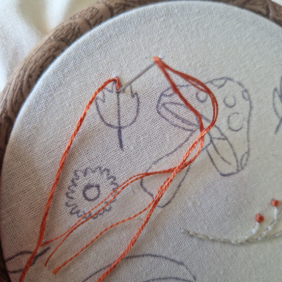 idea%5Fautumn%2Dembroidery%2Dprojects%2Dto%2Dtry%2Dnapkin%5Fstep%2D29.jpg?sw=554&q=85