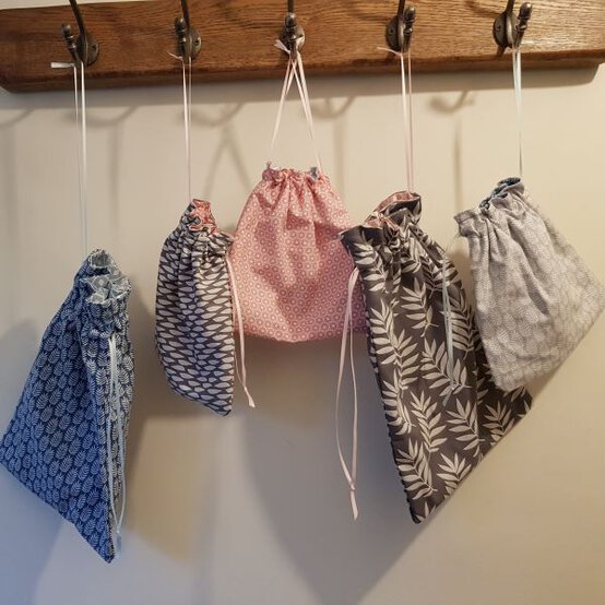 fabric_drawstring_bags_final_step-_13.jpg?sw=554&q=85