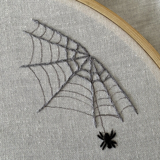 ideas%5Fhalloween%2Dembroidery%2Dhoop%5Fspiders%2Dweb%2D1.jpg?sw=554&q=85