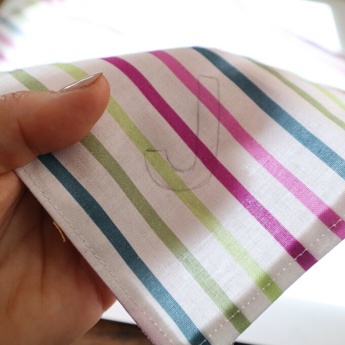 how-to-sew-placemats-and-napkins_napkin_step4b.jpg?sw=680&q=85
