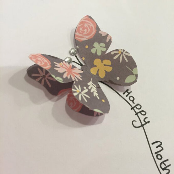ideas%5Fhow%2Dto%2Dmake%2Da%2Dbutterfly%2Dmothers%2Dday%2Dcard%5F3.jpg?sw=554&q=85