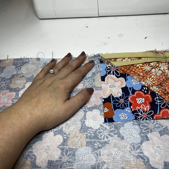 idea%5Fhow%2Dto%2Dsew%2Da%2Dquilted%2Dlaptop%2Dbag%5Fstep7a.jpg?sw=554&q=85