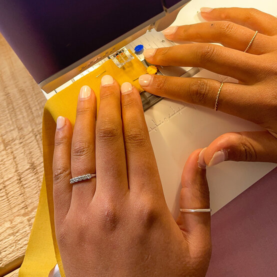 joules-piped-cushion---step-4b.jpg?sw=554&q=85