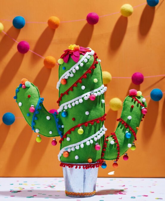 cactus_christmas_tree_480_583_s_c1.jpg?sw=554&q=85