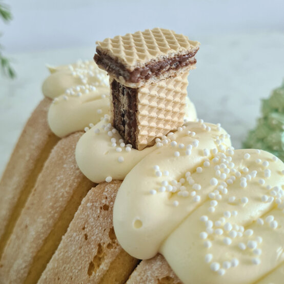 idea%5Fchristmas%2Dcabin%2Dlog%2Dcake%5Fstep%2D01.jpg?sw=554&q=85