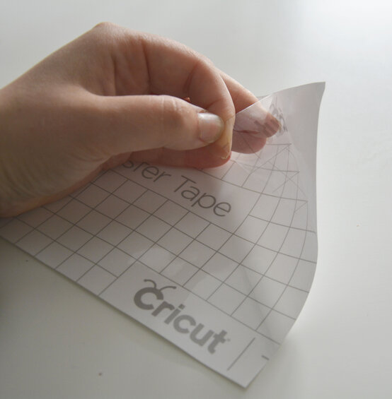 robynspartywallhangingstep10.jpg?sw=554&q=85