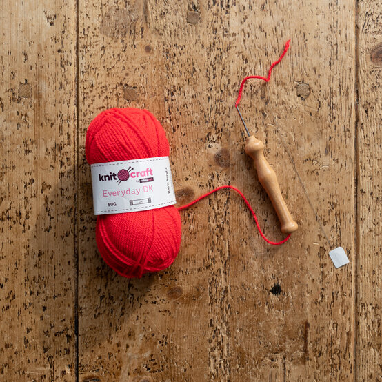 punch-needle-coasters_preparing-your-punch-needle_step-5_2.jpg?sw=554&q=85