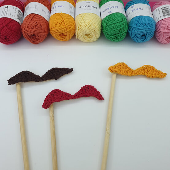 Idea_How-to-Crochet-a-Mustache_moustache-3.jpg?sw=554&q=85