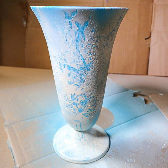 Montana%20Spray%20Paint%20Vase_Step5c.jpg?sw=554&q=85