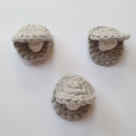 how_to_crochet_an_under_the_sea_wreath_hero_.jpg?sw=554&q=85